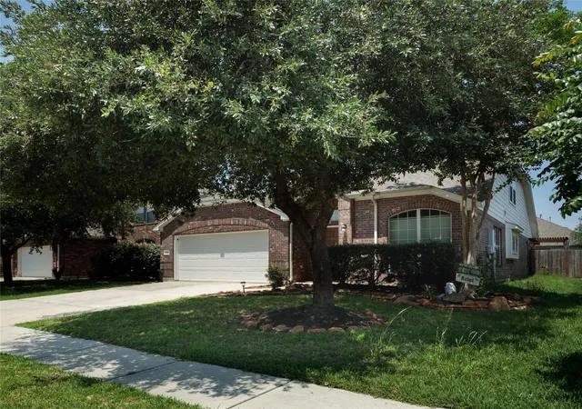 Photo 2 of Single family home for sale at 21495 Rose Ml Dr, Kingwood, TX 77339 | MLS# 48944863 | Listing updated on 2026-08-11