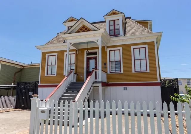 Photo 1 of Single family home for sale at 1905 Ave M 1/2, Galveston, TX 77550 | MLS# 74383917 | Listing updated on 2026-04-29