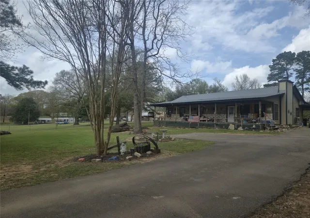 Photo 3 of Single family home for sale at 176 Lemoine, Livingston, TX 77351 | MLS# 25884219 | Listing updated on 2026-09-04