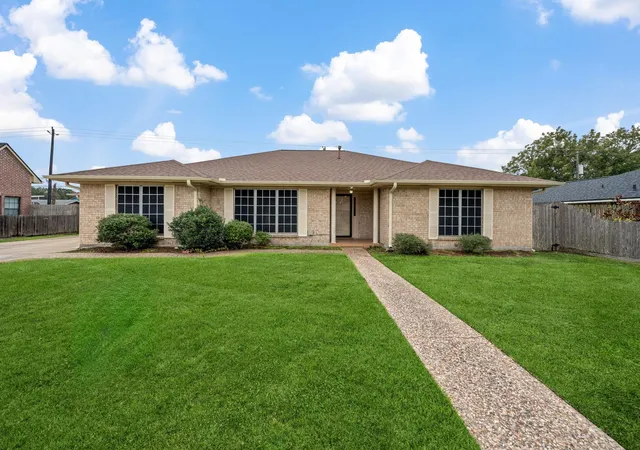 Photo 1 of Single family home for sale at 8022 Bayside Blvd, Beach City, TX 77523 | MLS# 51920149 | Listing updated on 2026-09-03