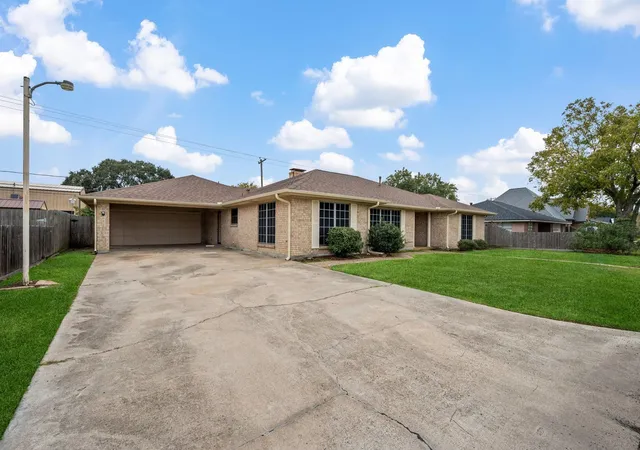 Photo 2 of Single family home for sale at 8022 Bayside Blvd, Beach City, TX 77523 | MLS# 51920149 | Listing updated on 2026-09-03