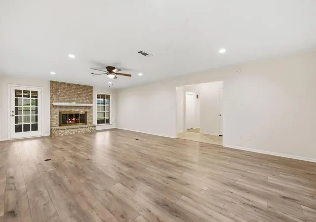 Photo 4 of Single family home for sale at 8022 Bayside Blvd, Beach City, TX 77523 | MLS# 51920149 | Listing updated on 2026-09-03