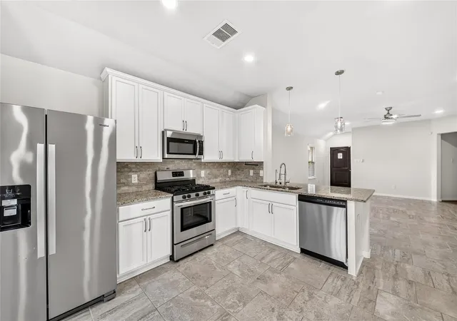 Photo 3 of Sale Pending at 1631 City Pass Ln, Houston, TX 77047 | MLS# 49560344 | Listing updated on 2026-09-23