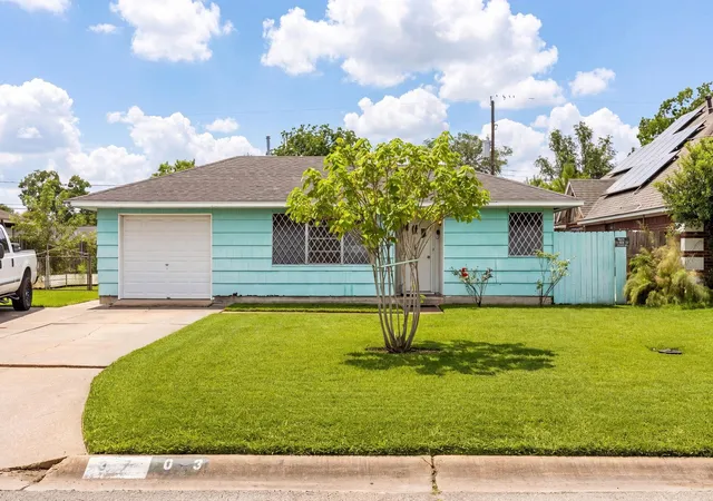 Photo 3 of Single family home for sale at 3703 Tanglebriar Dr, Pasadena, TX 77503 | MLS# 33623418 | Listing updated on 2026-06-20