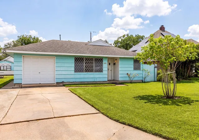 Photo 3 of Single family home for sale at 3703 Tanglebriar Dr, Pasadena, TX 77503 | MLS# 33623418 | Listing updated on 2026-06-20
