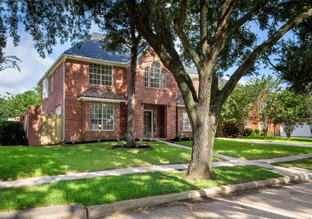 Photo 3 of Single family home for sale at 3230 Serene Oak Dr, Sugar Land, TX 77478 | MLS# 31258890 | Listing updated on 2026-10-07