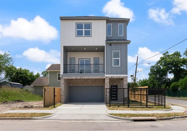 Homes for sale in Houston, TX | 3219 Fontinot St, Houston, TX 77026 | MLS# 89639524