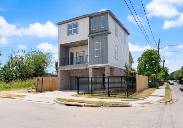 Homes for sale in Houston, TX | 3219 Fontinot St, Houston, TX 77026 | MLS# 89639524
