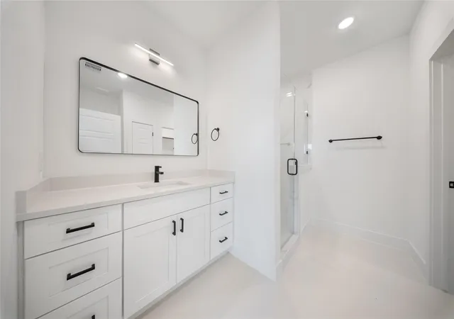 Photo 4 of Single family home for sale at 3219 Fontinot St, Houston, TX 77026 | MLS# 89639524 | Listing updated on 2026-08-09