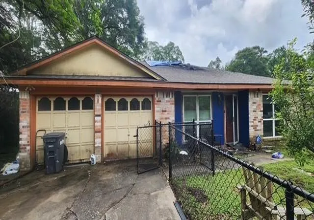Photo 3 of Sale Pending at 8719 James Ln, Hitchcock, TX 77563 | MLS# 74823542 | Listing updated on 2026-09-17