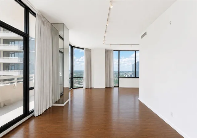 2nd image of 14 Greenway Plz #19P, Houston, TX 77046 | MLS# 69644320