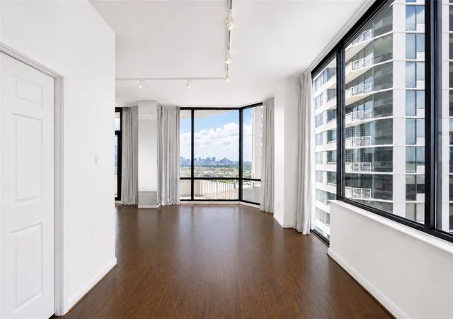Photo 3 of Condo for sale at 14 Greenway Plz #19P, Houston, TX 77046 | MLS# 69644320 | Listing updated on 2026-08-17