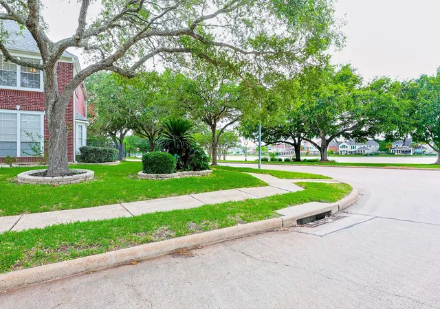 Photo 3 of Single family home for sale at 4115 Mainsail Cir, Missouri City, TX 77459 | MLS# 66110083 | Listing updated on 2026-09-30