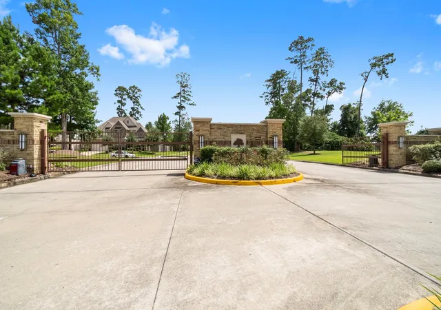2nd image of 32052 Autumn Orchard Ln, Conroe, TX 77385 | MLS# 27846213
