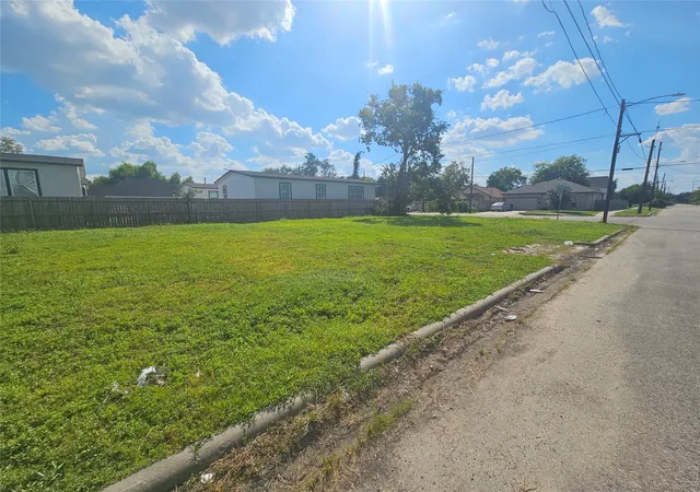 Photo 1 of Land for sale at 2602 Noble St, Houston, TX 77026 | MLS# 54958723 | Listing updated on 2026-05-12
