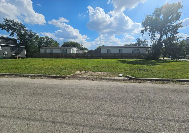 Photo 3 of Land for sale at 2602 Noble St, Houston, TX 77026 | MLS# 54958723 | Listing updated on 2026-05-12