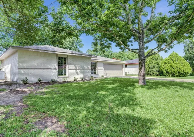 Photo 2 of Single family home for sale at 16626 Forest Bend Ave, Friendswood, TX 77546 | MLS# 98784770 | Listing updated on 2026-08-27