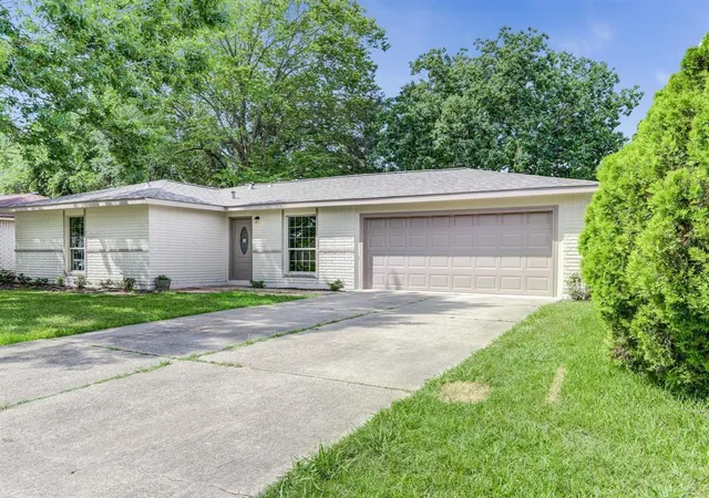 Photo 3 of Single family home for sale at 16626 Forest Bend Ave, Friendswood, TX 77546 | MLS# 98784770 | Listing updated on 2026-08-27
