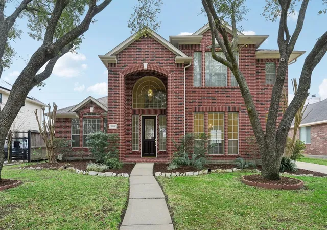 Photo 2 of Single family home for sale at 5918 Pebble Bank Ln, Houston, TX 77041 | MLS# 70815851 | Listing updated on 2026-09-20