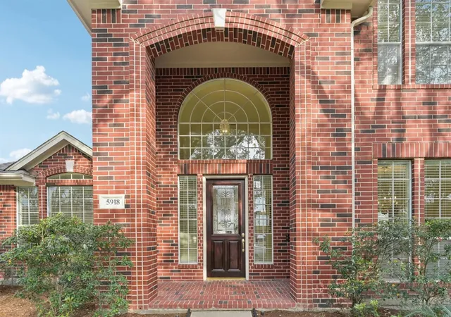 Photo 3 of Single family home for sale at 5918 Pebble Bank Ln, Houston, TX 77041 | MLS# 70815851 | Listing updated on 2026-09-20