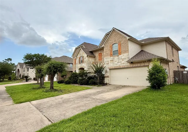 Photo 3 of Single family home for sale at 12503 Peppercreek Ln, Pearland, TX 77584 | MLS# 25498967 | Listing updated on 2026-09-14