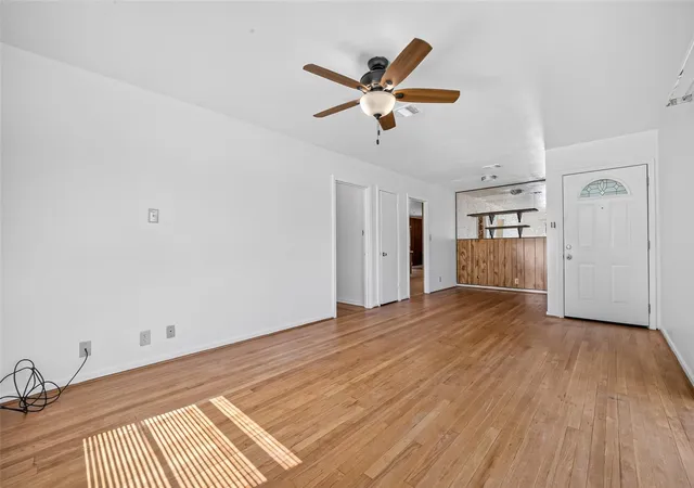 Photo 4 of Single family home for sale at 6307 Pineshade Ln, Houston, TX 77008 | MLS# 37915388 | Listing updated on 2026-09-19