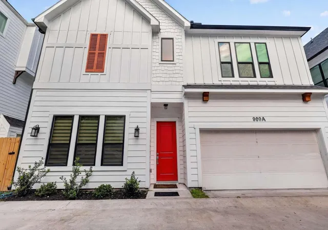 Photo 1 of Single family home for sale at 909 Oak St #A, Houston, TX 77018 | MLS# 51916389 | Listing updated on 2026-09-21