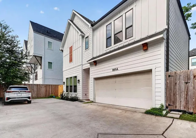 Photo 2 of Single family home for sale at 909 Oak St #A, Houston, TX 77018 | MLS# 51916389 | Listing updated on 2026-09-21