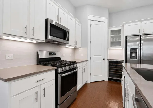 Photo 3 of Single family home for sale at 909 Oak St #A, Houston, TX 77018 | MLS# 51916389 | Listing updated on 2026-09-21
