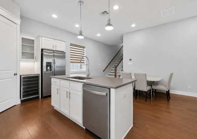 Photo 3 of Single family home for sale at 909 Oak St #A, Houston, TX 77018 | MLS# 51916389 | Listing updated on 2026-09-21