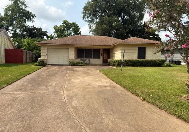 1st image of 311 Wisteria St, Lake Jackson, TX 77566 | MLS# 12471036