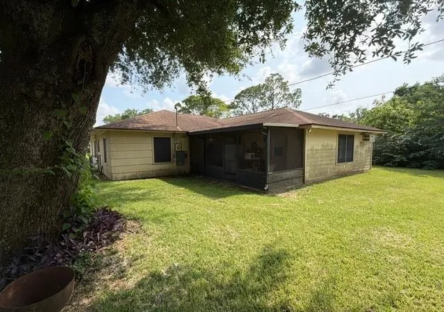 6th image of 311 Wisteria St, Lake Jackson, TX 77566 | MLS# 12471036