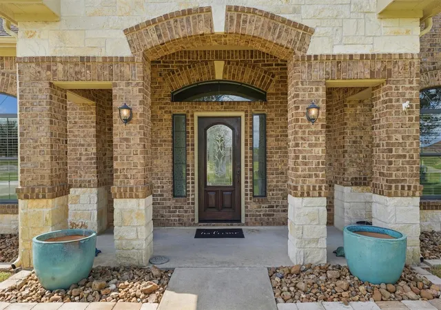 Photo 3 of Single family home for sale at 4810 Magnolia Bnd Dr, Rosharon, TX 77583 | MLS# 65215319 | Listing updated on 2026-09-12