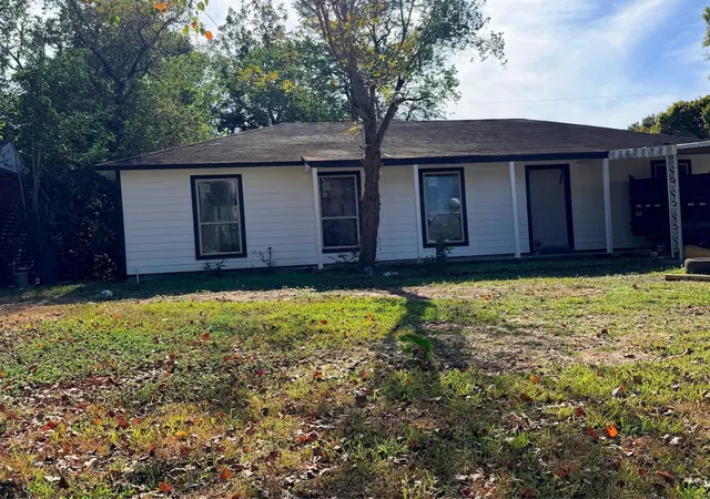 2nd image of 5626 Schevers St, Houston, TX 77033 | MLS# 15613874