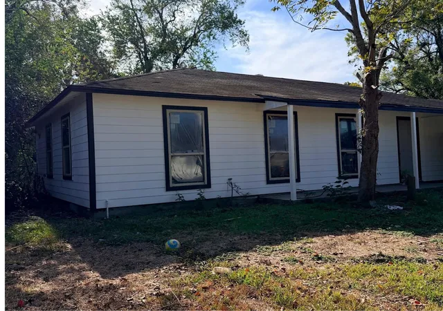 4th image of 5626 Schevers St, Houston, TX 77033 | MLS# 15613874