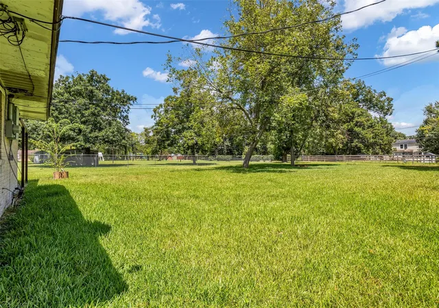 Photo 4 of Sale Pending at 1900 Wright Blvd, Baytown, TX 77520 | MLS# 9802639 | Listing updated on 2026-08-29