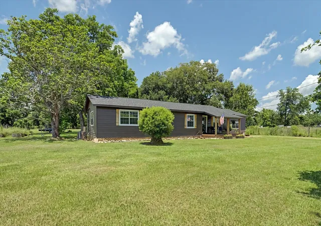 5th image of 384 County Road 2046, Hull, TX 77564 | MLS# 49170206