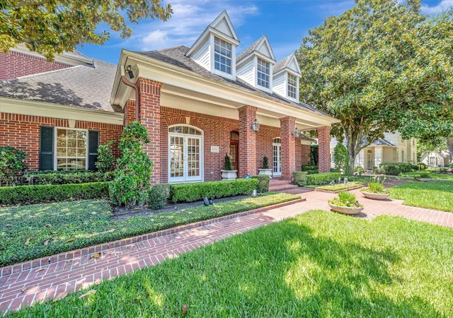 Photo 2 of Mansion for sale at 2203 Pineloch Dr, Houston, TX 77062 | MLS# 52623206 | Listing updated on 2026-08-29