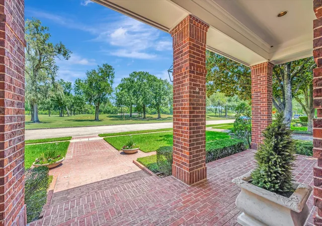 Photo 3 of Mansion for sale at 2203 Pineloch Dr, Houston, TX 77062 | MLS# 52623206 | Listing updated on 2026-08-29