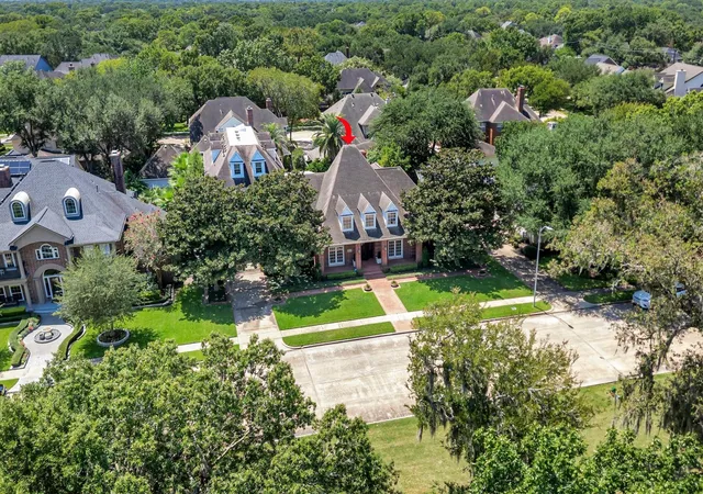 Photo 3 of Single family home for sale at 2203 Pineloch Dr, Houston, TX 77062 | MLS# 52623206 | Listing updated on 2026-08-29