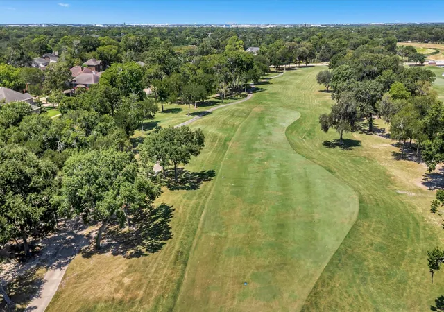 Photo 4 of Single family home for sale at 2203 Pineloch Dr, Houston, TX 77062 | MLS# 52623206 | Listing updated on 2026-08-29