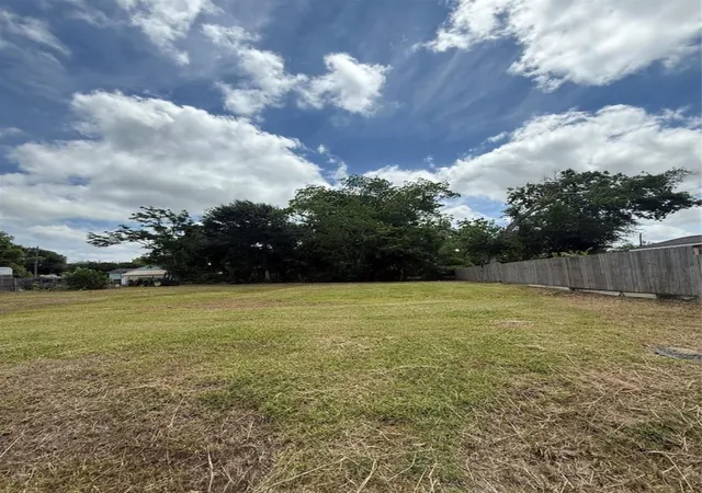 4th image of 106 S Washington St, Texas City, TX 77591 | MLS# 8906814