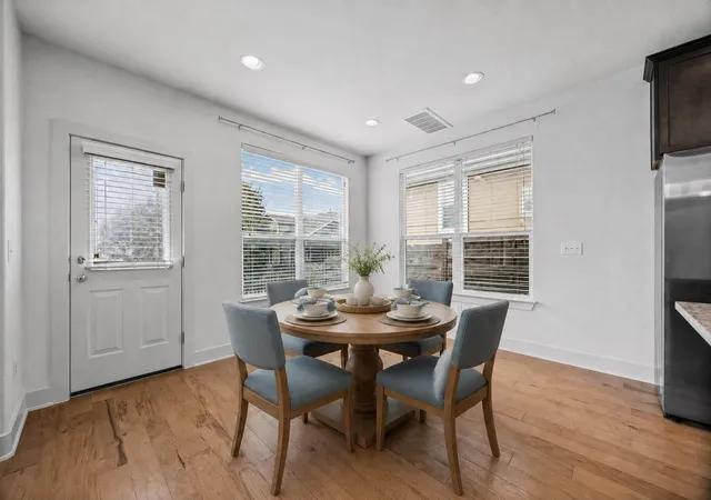Listing Photo 4 - Condo for sale in building located at 2303 Capulet St, Austin, TX 78741
