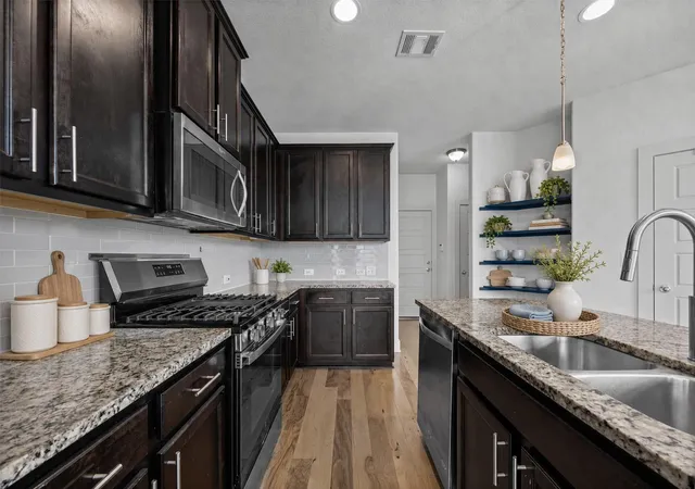 Listing Photo 5 - Condo for sale in building located at 2303 Capulet St, Austin, TX 78741