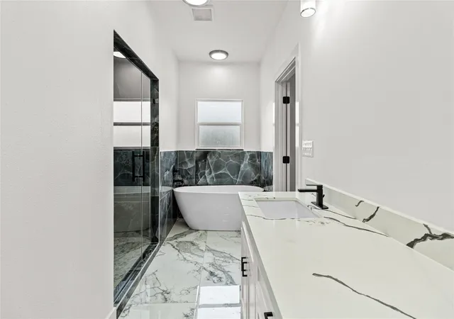 Photo 4 of Single family home for sale at 2204 Hoskins Dr, Houston, TX 77080 | MLS# 57037656 | Listing updated on 2026-08-23