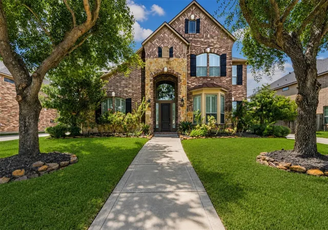 Photo 1 of Single family home for sale at 5726 Fulshear Plantation Dr, Fulshear, TX 77441 | MLS# 22334953 | Listing updated on 2026-08-30
