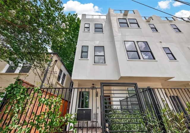 Photo 1 of Townhouse for sale at 1767 Michigan St, Houston, TX 77006 | MLS# 98268229 | Listing updated on 2026-09-16