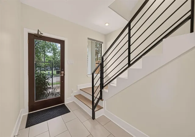 Photo 3 of Townhouse for sale at 1767 Michigan St, Houston, TX 77006 | MLS# 98268229 | Listing updated on 2026-09-16