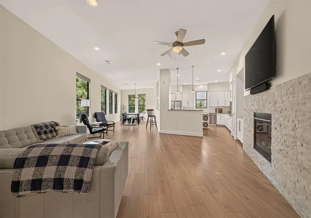 Photo 4 of Townhouse for sale at 1767 Michigan St, Houston, TX 77006 | MLS# 98268229 | Listing updated on 2026-09-16