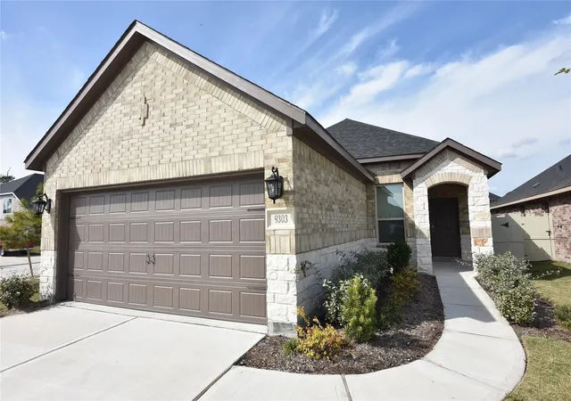 Photo 2 of Single family home for sale at 9303 Colonial Bent Ct, Conroe, TX 77385 | MLS# 58121364 | Listing updated on 2026-08-25